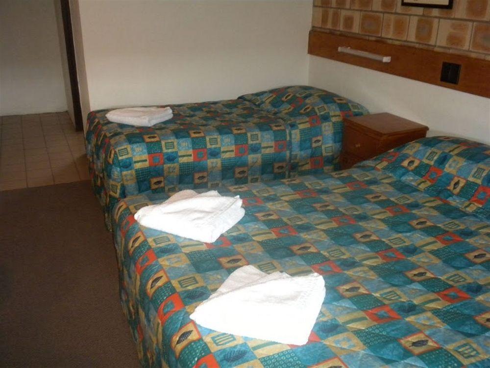 Chalet Motor Inn Bundaberg Buitenkant foto