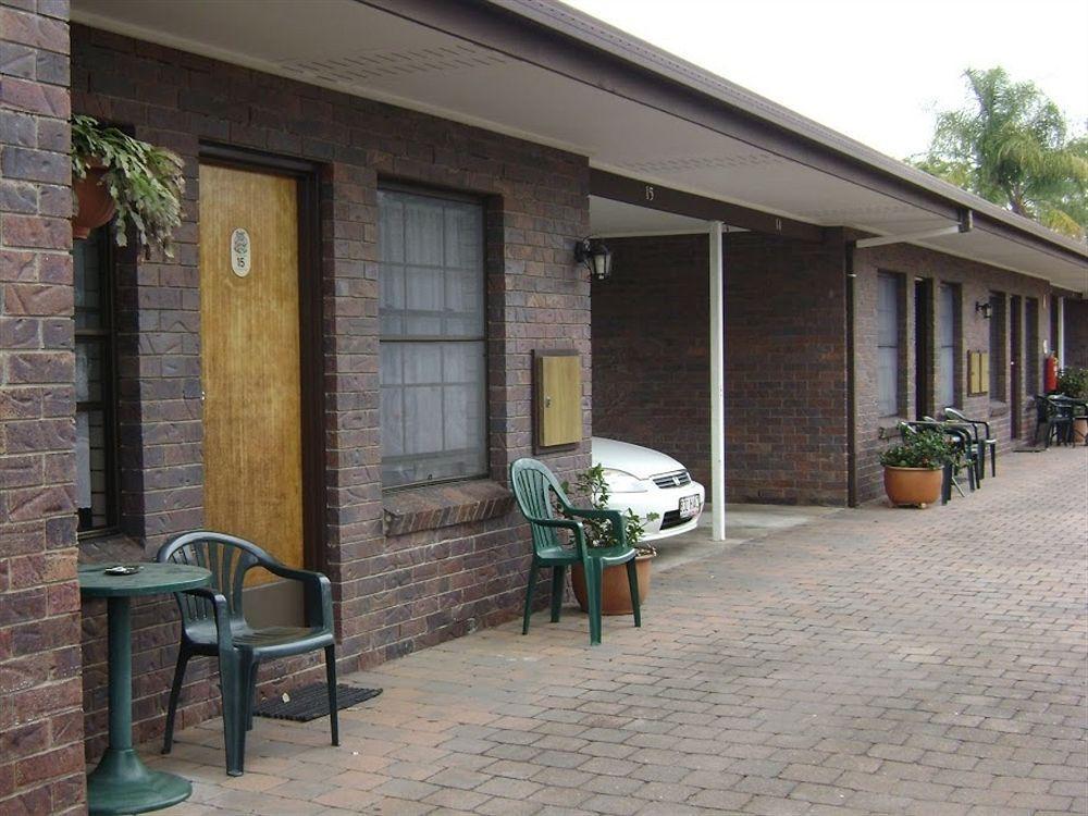 Chalet Motor Inn Bundaberg Buitenkant foto