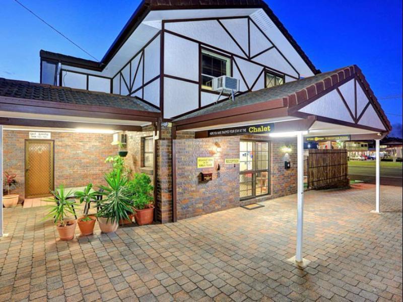 Chalet Motor Inn Bundaberg Buitenkant foto
