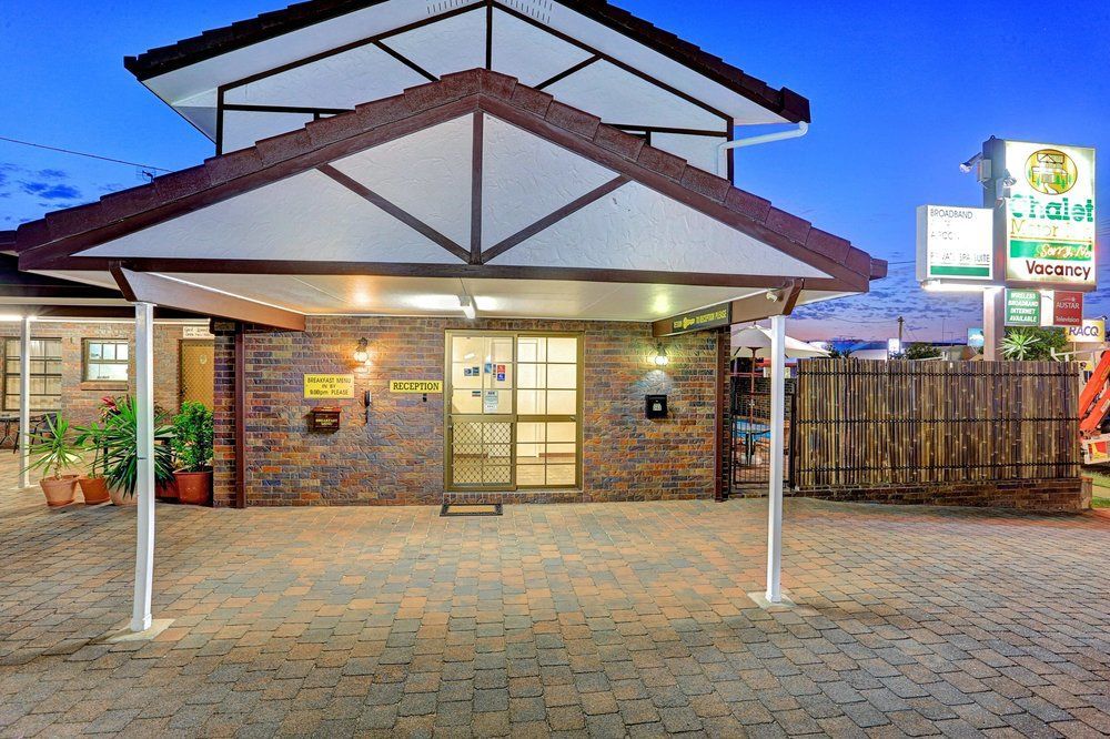 Chalet Motor Inn Bundaberg Buitenkant foto