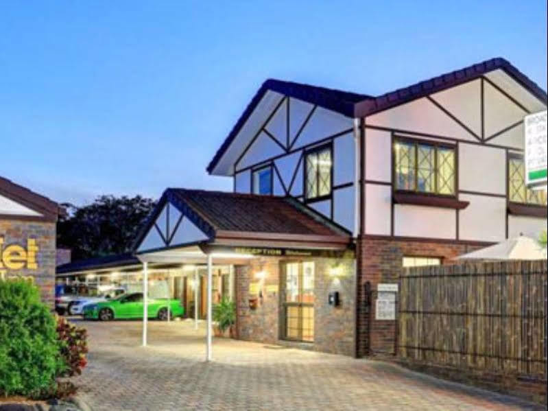 Chalet Motor Inn Bundaberg Buitenkant foto