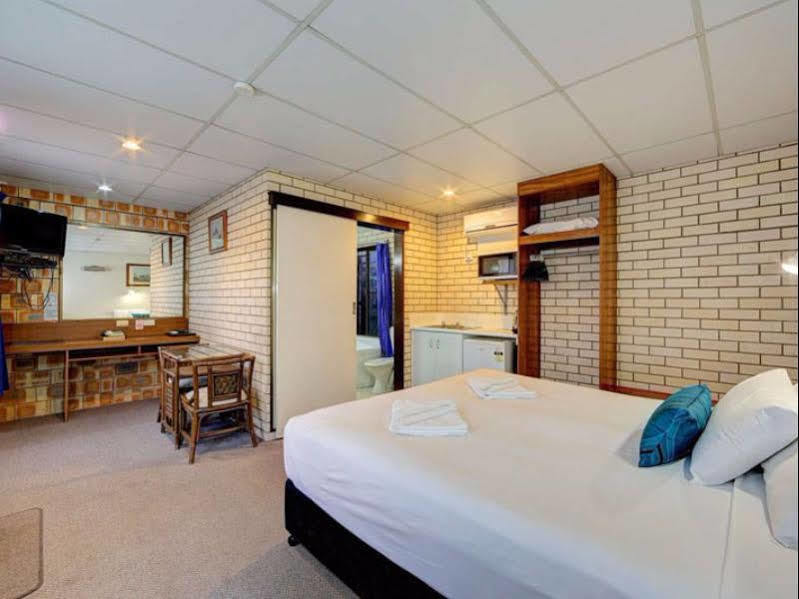 Chalet Motor Inn Bundaberg Buitenkant foto