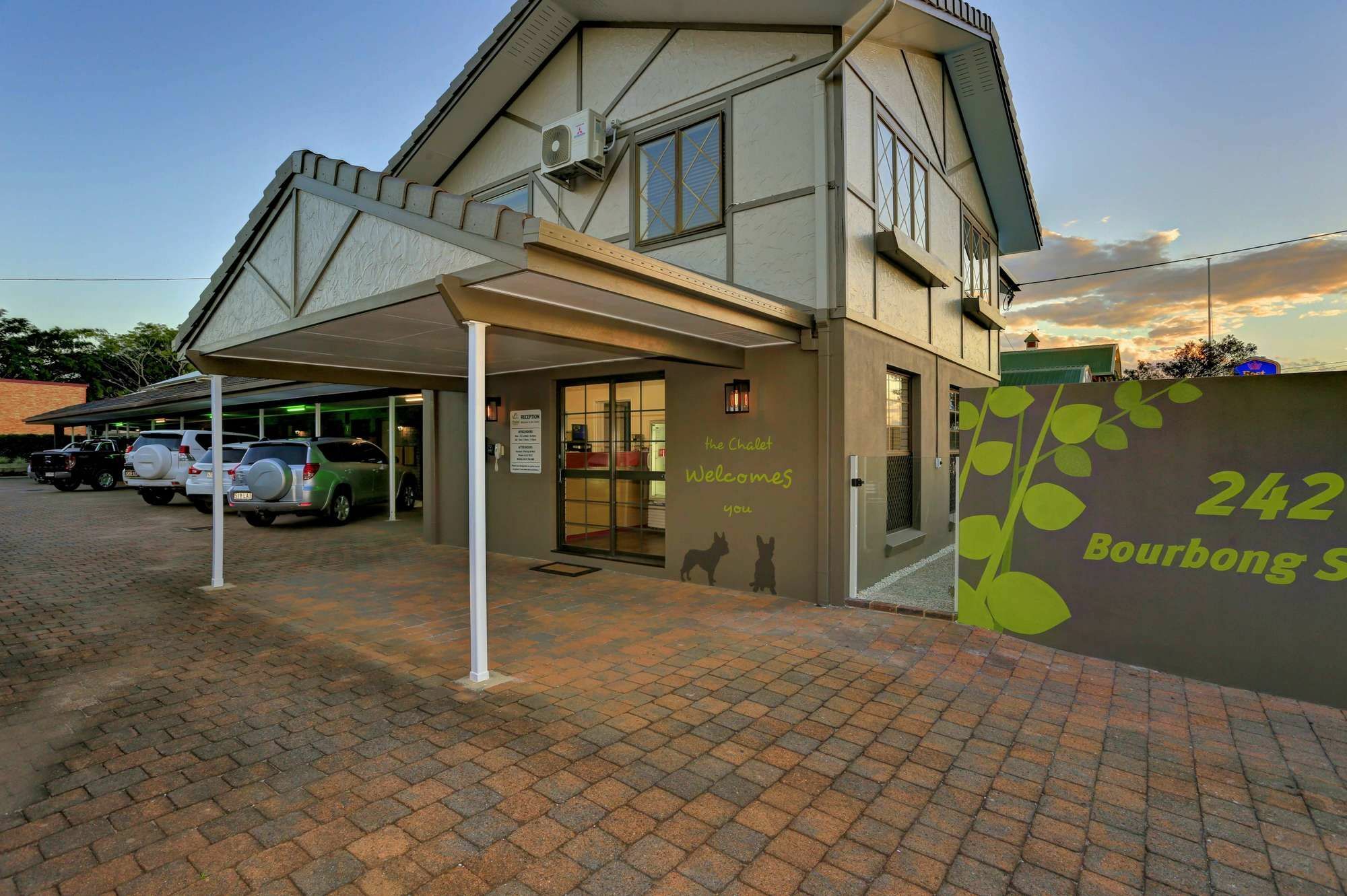 Chalet Motor Inn Bundaberg Buitenkant foto