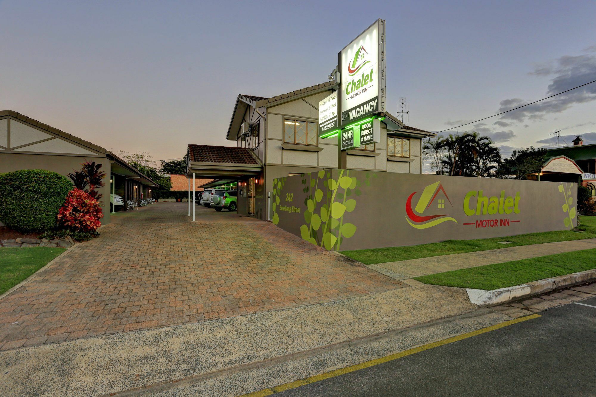 Chalet Motor Inn Bundaberg Buitenkant foto