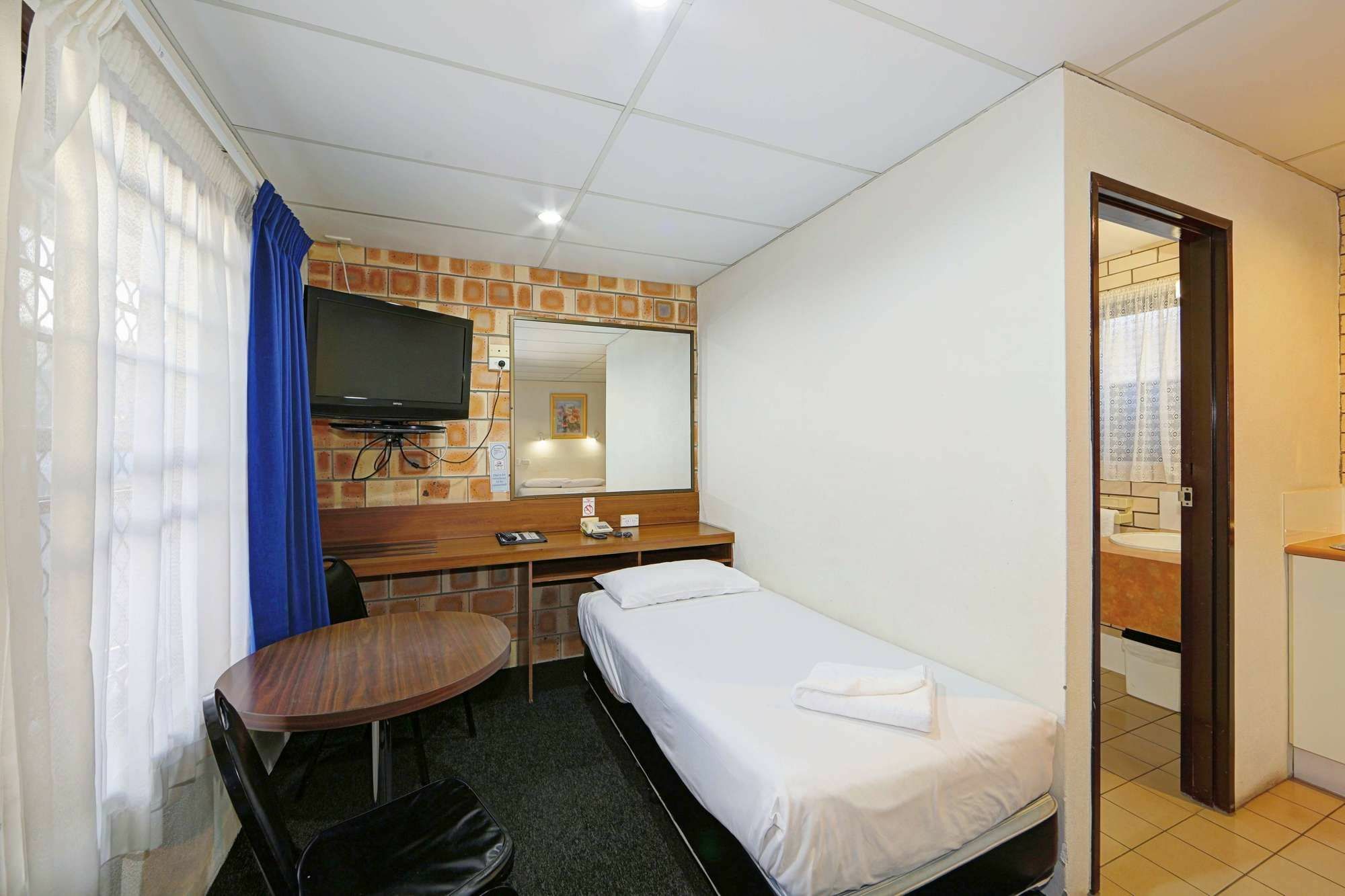 Chalet Motor Inn Bundaberg Buitenkant foto